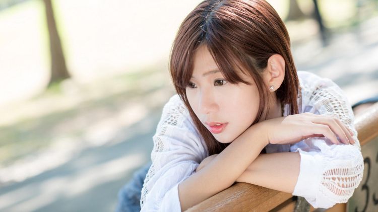 股指高位，技术指标钝化，建议保持观望